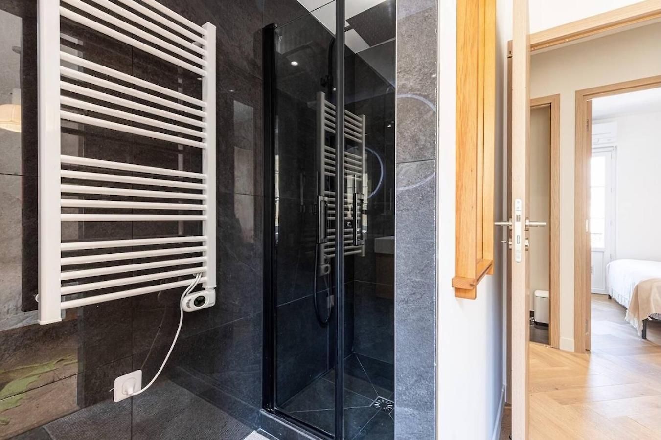 2 Chambres, Balcons, Vue Imprenable, Climatisation - Palace Bleu Appartement *
