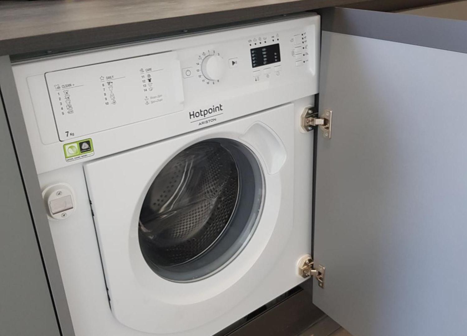 Centre De : Renove, Climatise Et Calme Appartement *