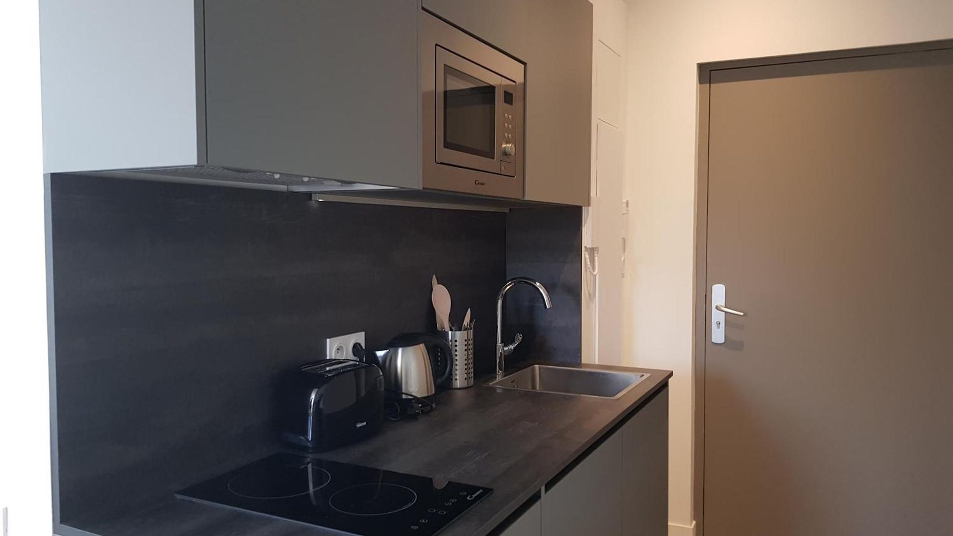 Centre De : Renove, Climatise Et Calme Appartement *