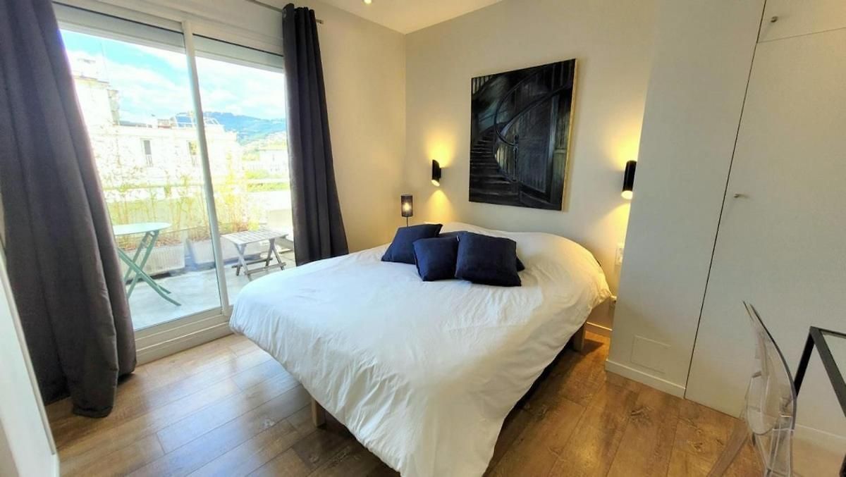 Cosy Penthouse Le Port 2 Br - 2 Bath Nice