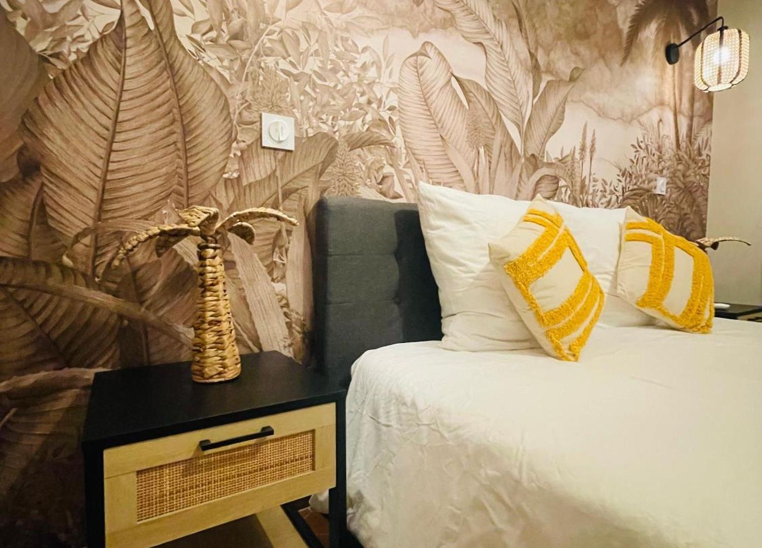 Old Town Place Rossetti Themed 2br Full Air Conditioning Apartment *