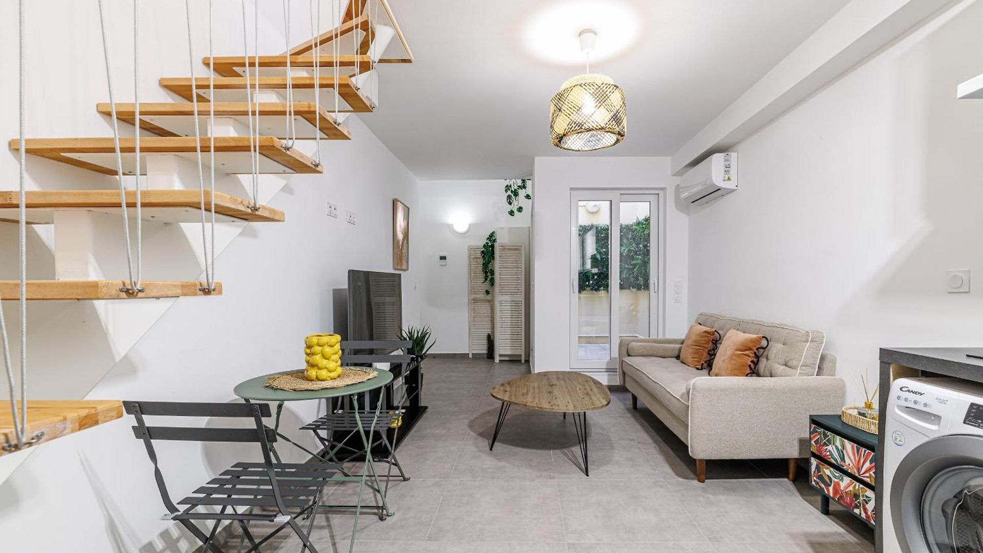 1 Bdr Duplex Downtown - Ac * Nice