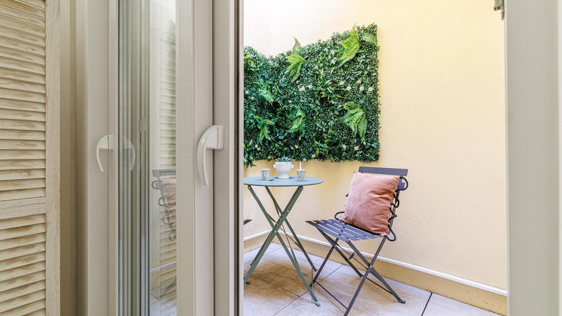 1 Bdr Duplex Downtown - Ac * Nice