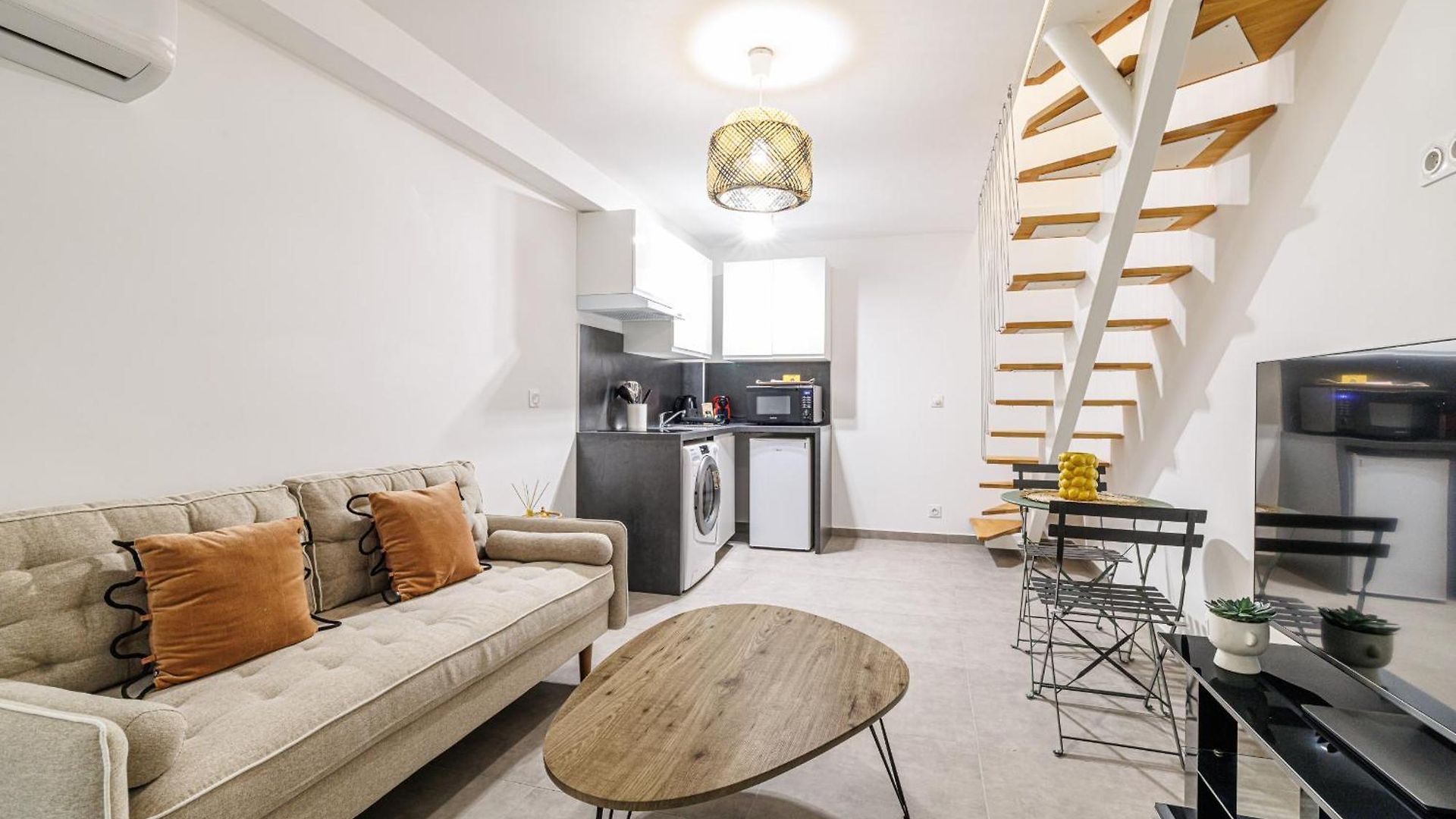 1 Bdr Duplex Downtown - Ac Appartement *
