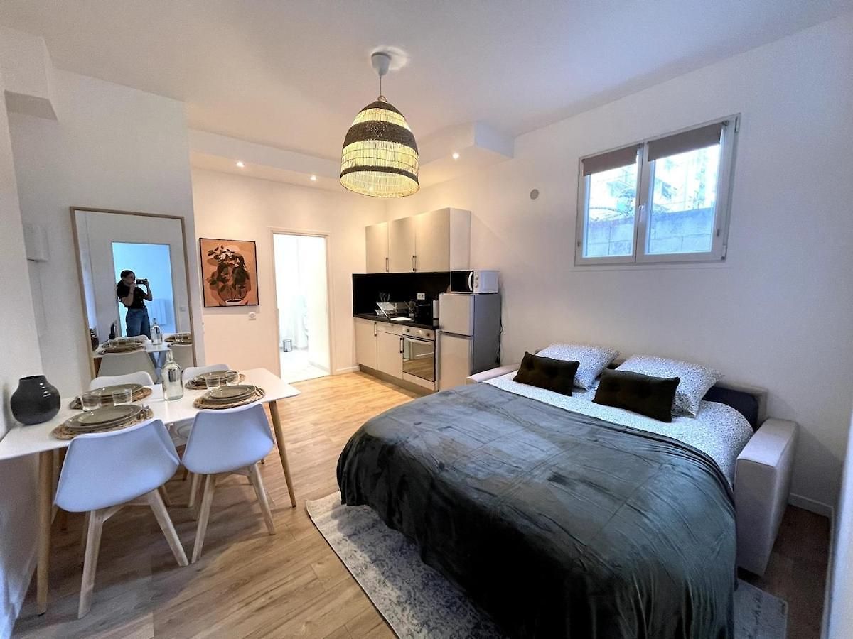 Joli 2 Pièces Avec Terrasse, Proche