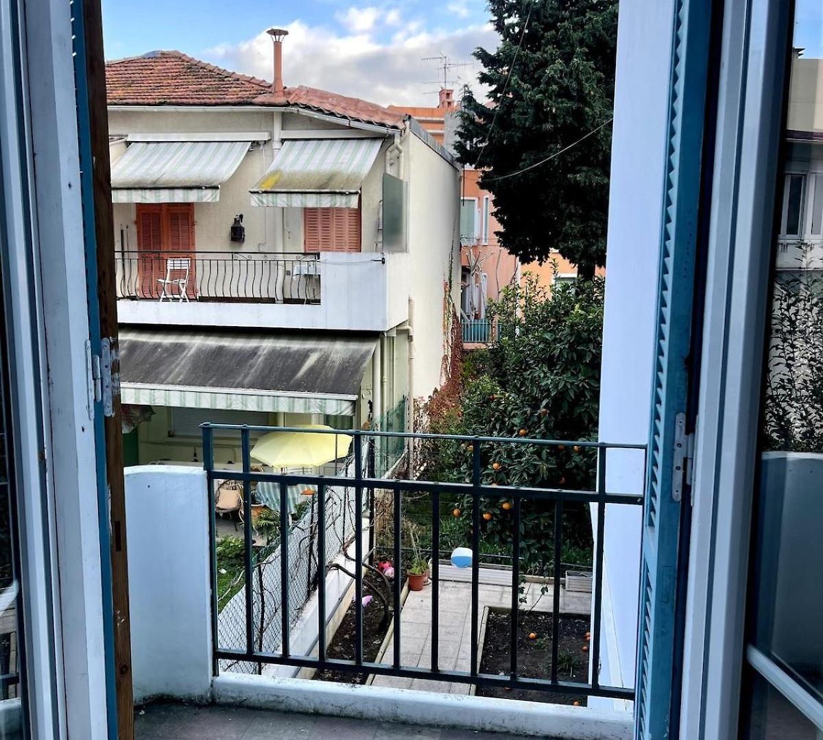 Joli 2 Pièces Avec Terrasse, Proche Appartement *