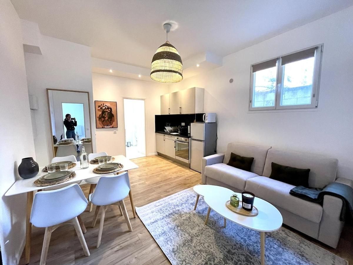 Joli 2 Pièces Avec Terrasse, Proche Appartement Nice