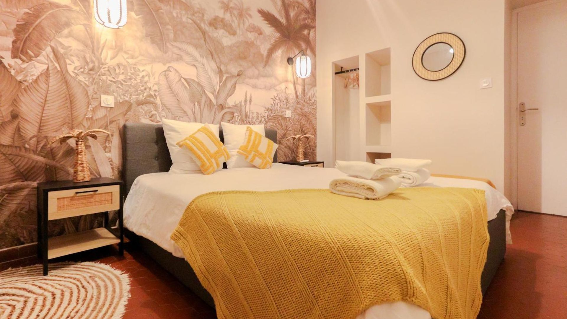 Old Town Place Rossetti Themed 2br Full Air Conditioning