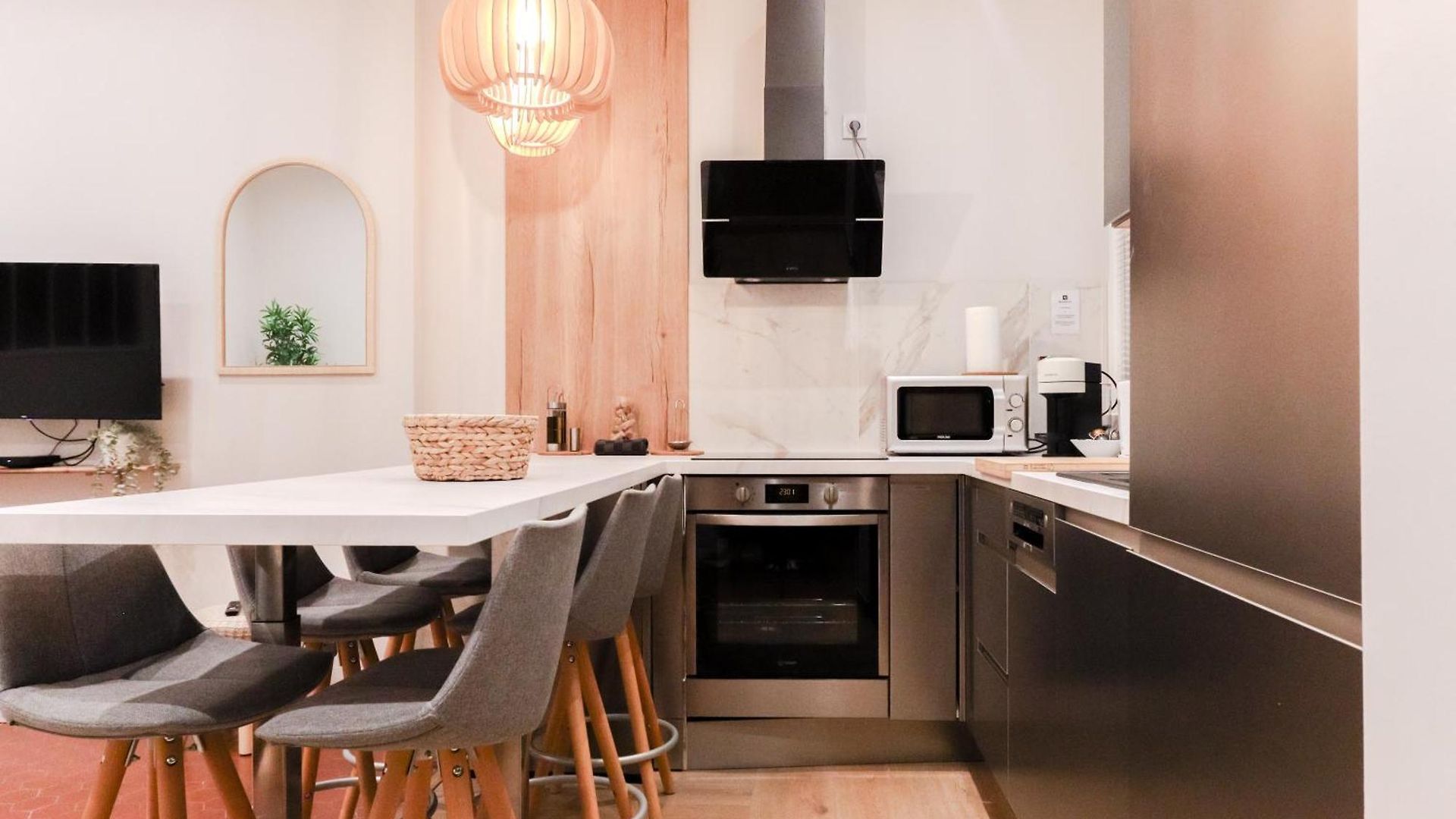Old Town Place Rossetti Themed 2br Full Air Conditioning Apartment *