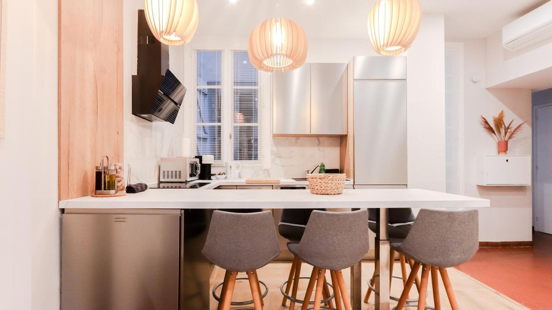 Apartment Old Town Place Rossetti Themed 2br Full Air Conditioning