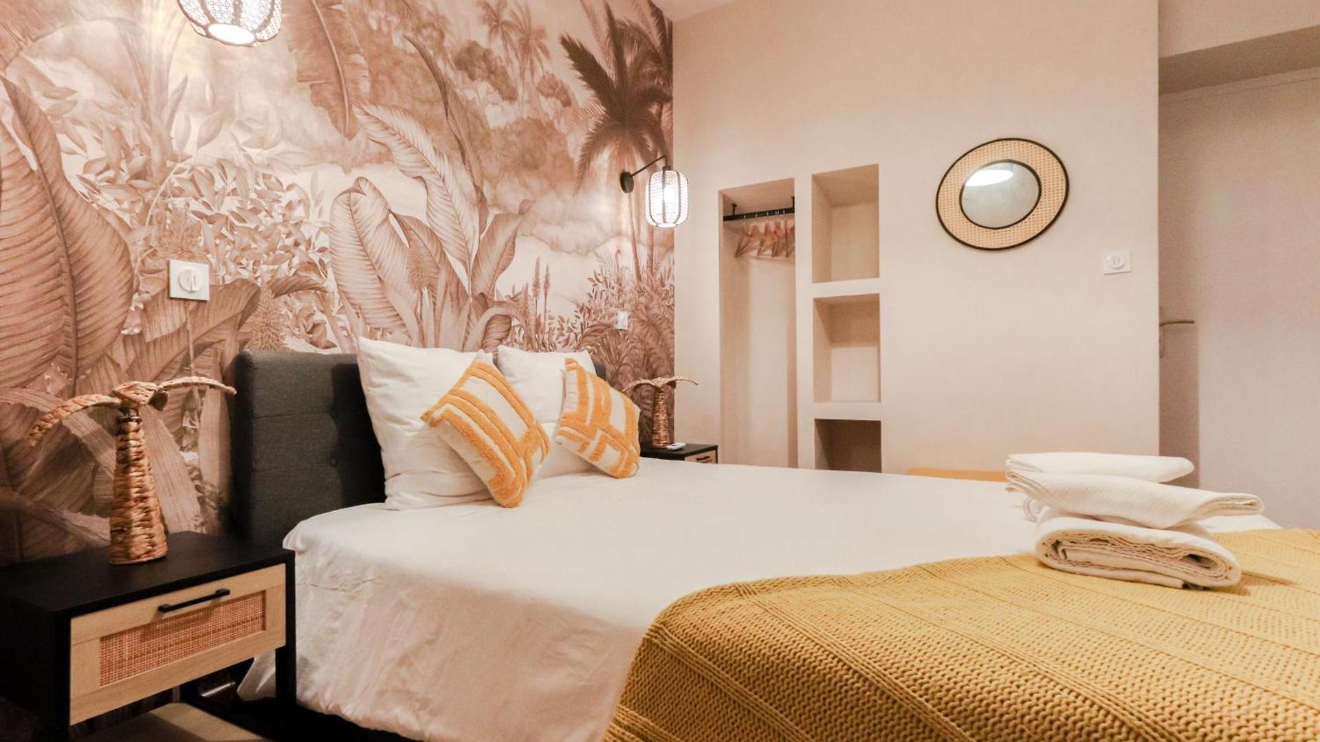 Apartment Old Town Place Rossetti Themed 2br Full Air Conditioning *