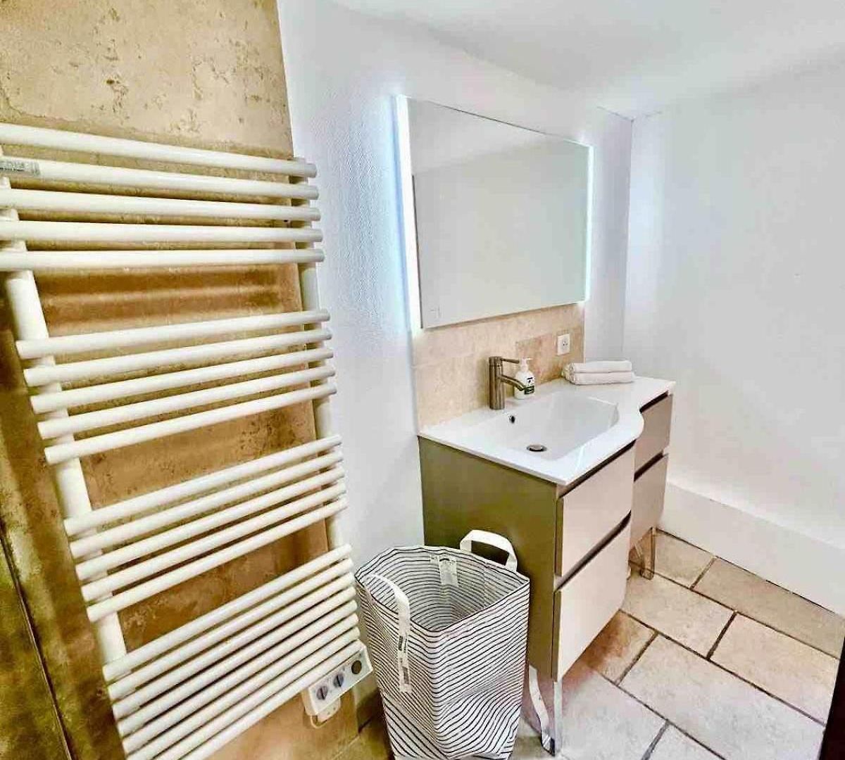 Proche Du Cours Saleya Et De La Plage, Dans Le Vieux Nice, Spacieux Et Climatise Apartment *