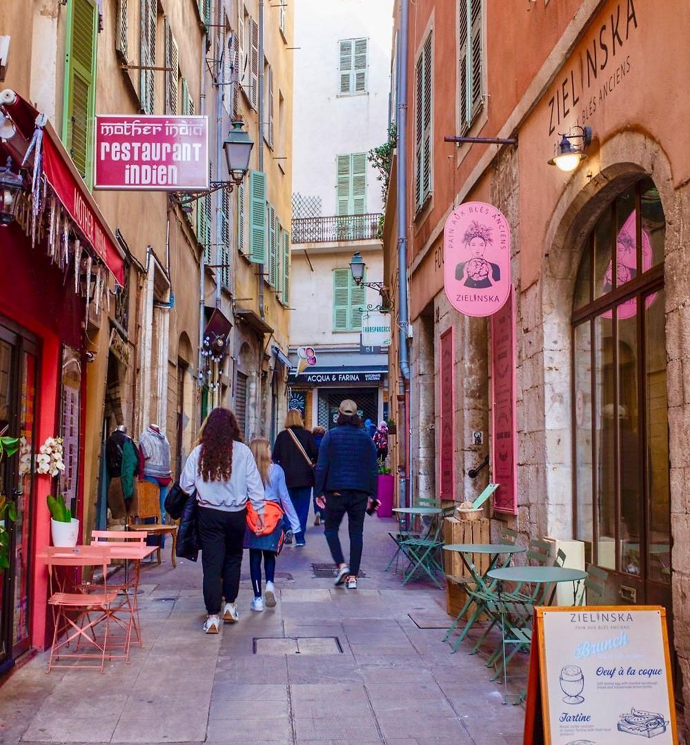 Proche Du Cours Saleya Et De La Plage, Dans Le Vieux Nice, Spacieux Et Climatise Nice