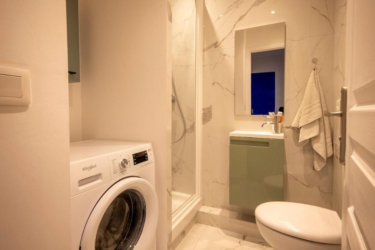 Spacious And Pleasant 3 Bedroom Flat Nice