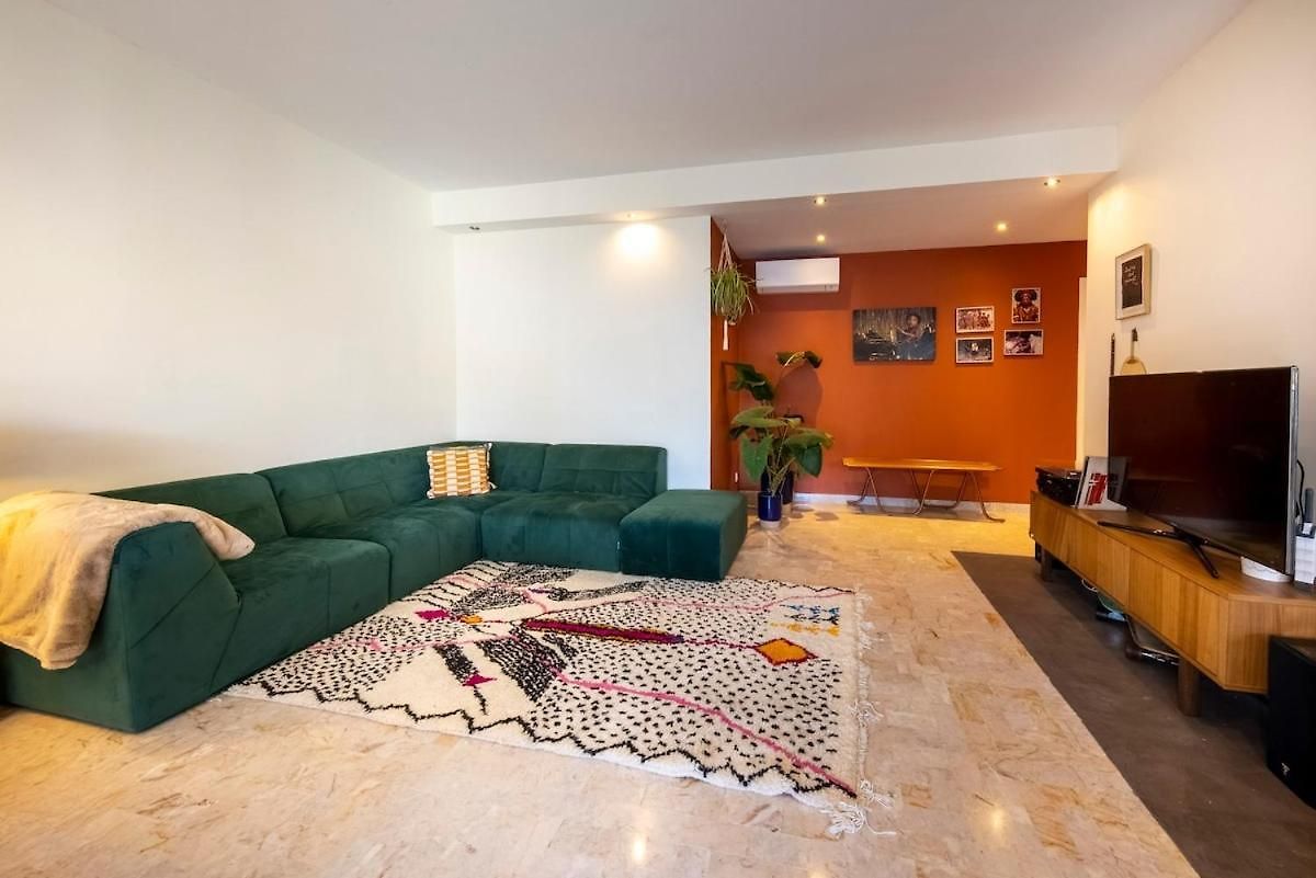 Spacious And Pleasant 3 Bedroom Flat Nice