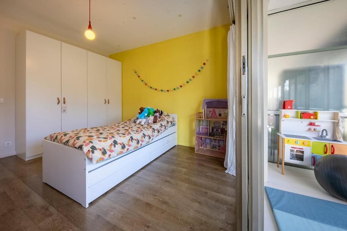 Spacious And Pleasant 3 Bedroom Flat Nice