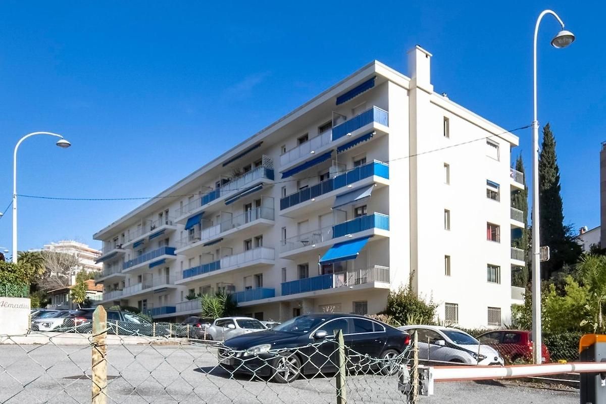 Appartement Spacious And Pleasant 3 Bedroom Flat