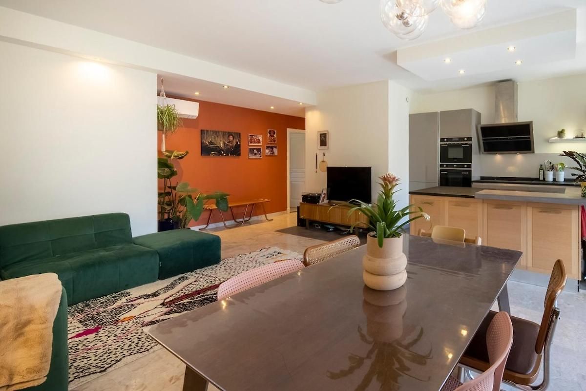Spacious And Pleasant 3 Bedroom Flat Nice