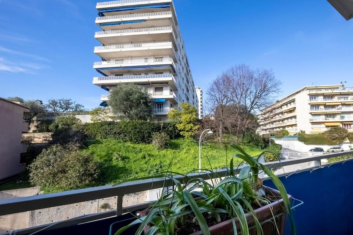 Appartement Spacious And Pleasant 3 Bedroom Flat *