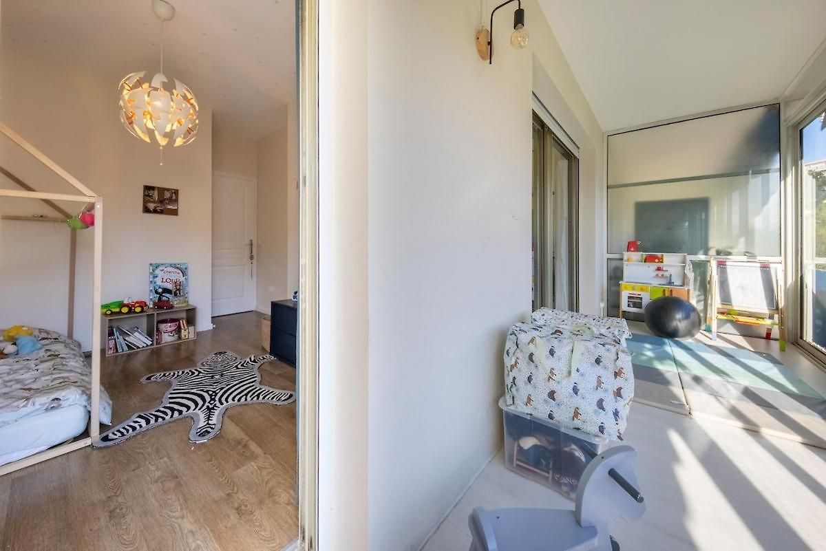 Spacious And Pleasant 3 Bedroom Flat Nice