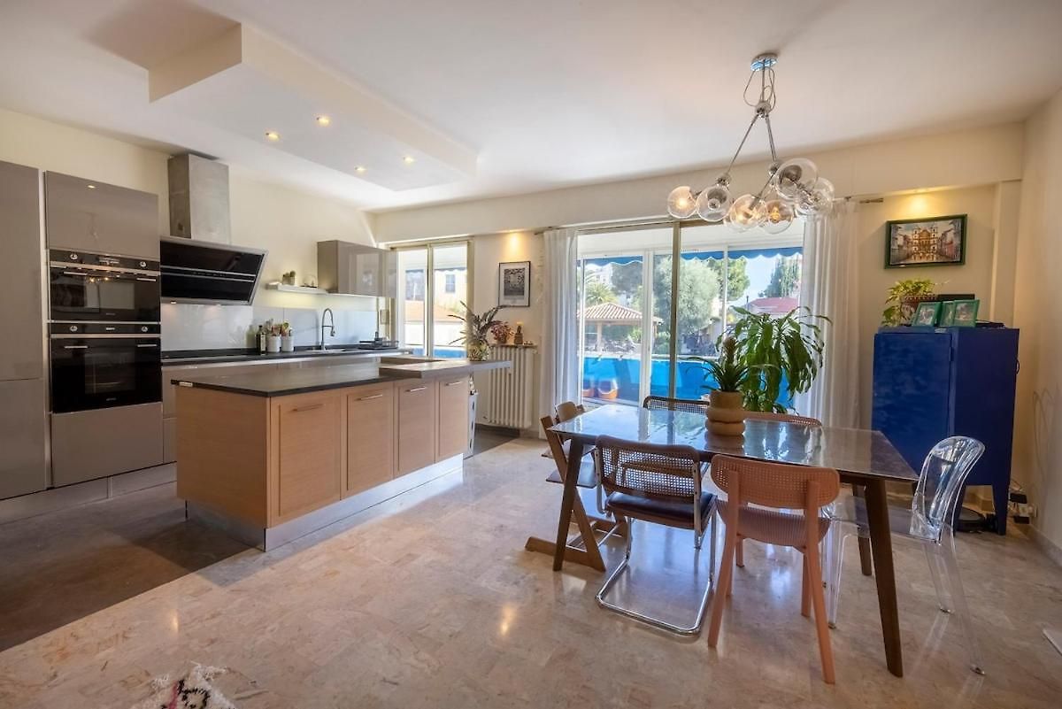 Appartement Spacious And Pleasant 3 Bedroom Flat