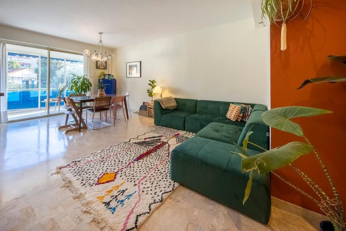 Spacious And Pleasant 3 Bedroom Flat *