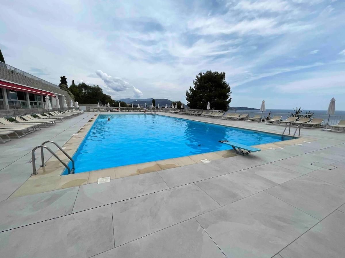 Beautiful Pool & Garage View Appartement