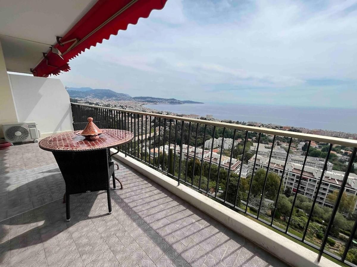 Beautiful Pool & Garage View Appartement Nice