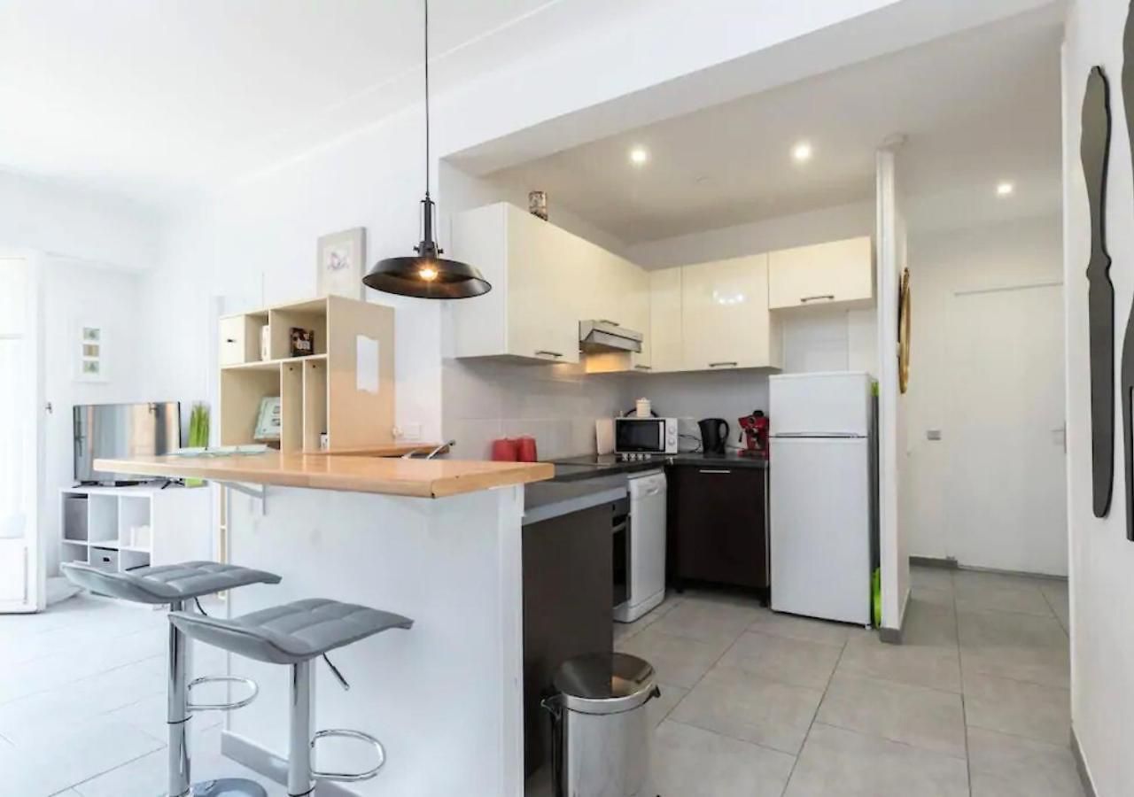 Beautiful & Spacious 2 Bed Near Center Appartement *