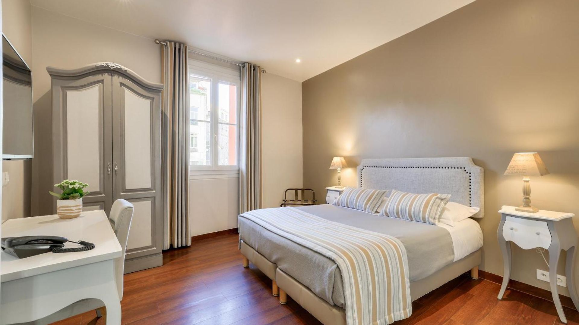 Lepante Hotel 2*