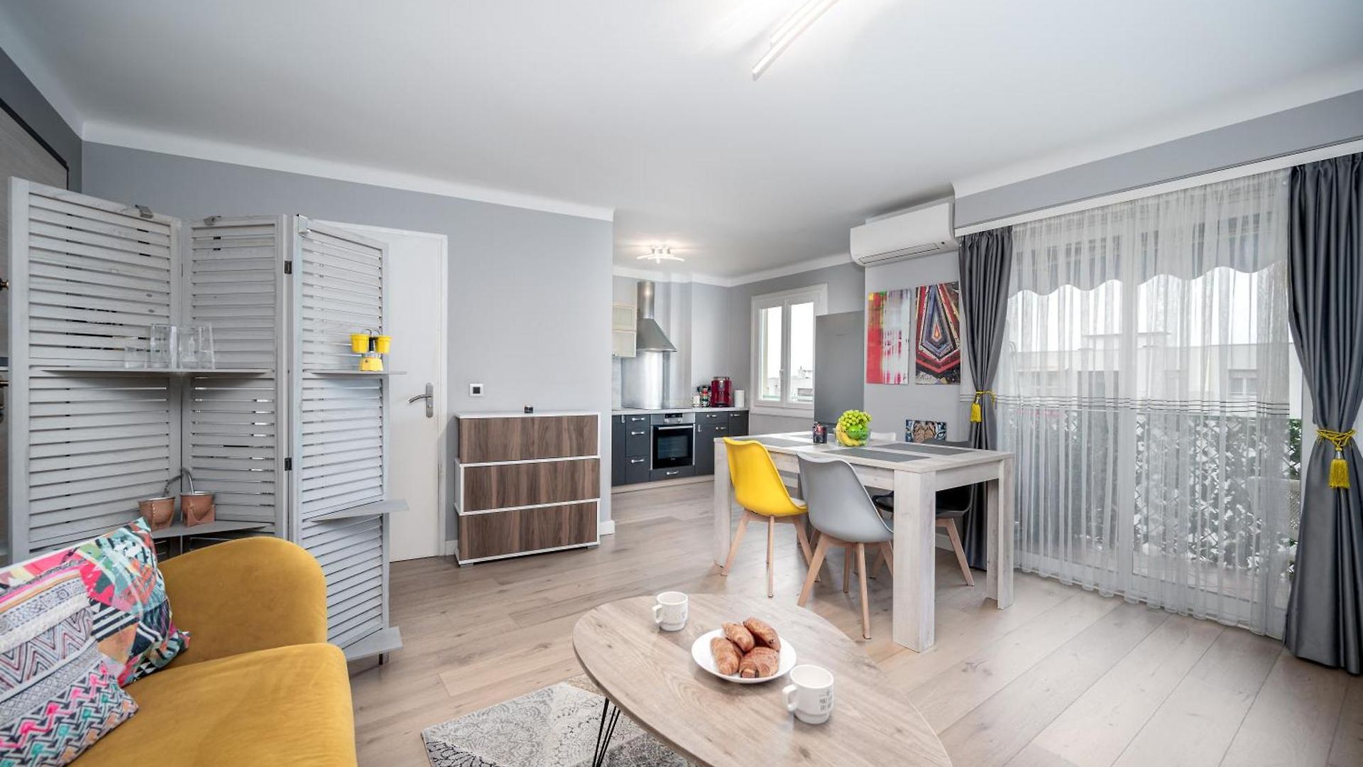 Cozy Close To Port Of * Nice