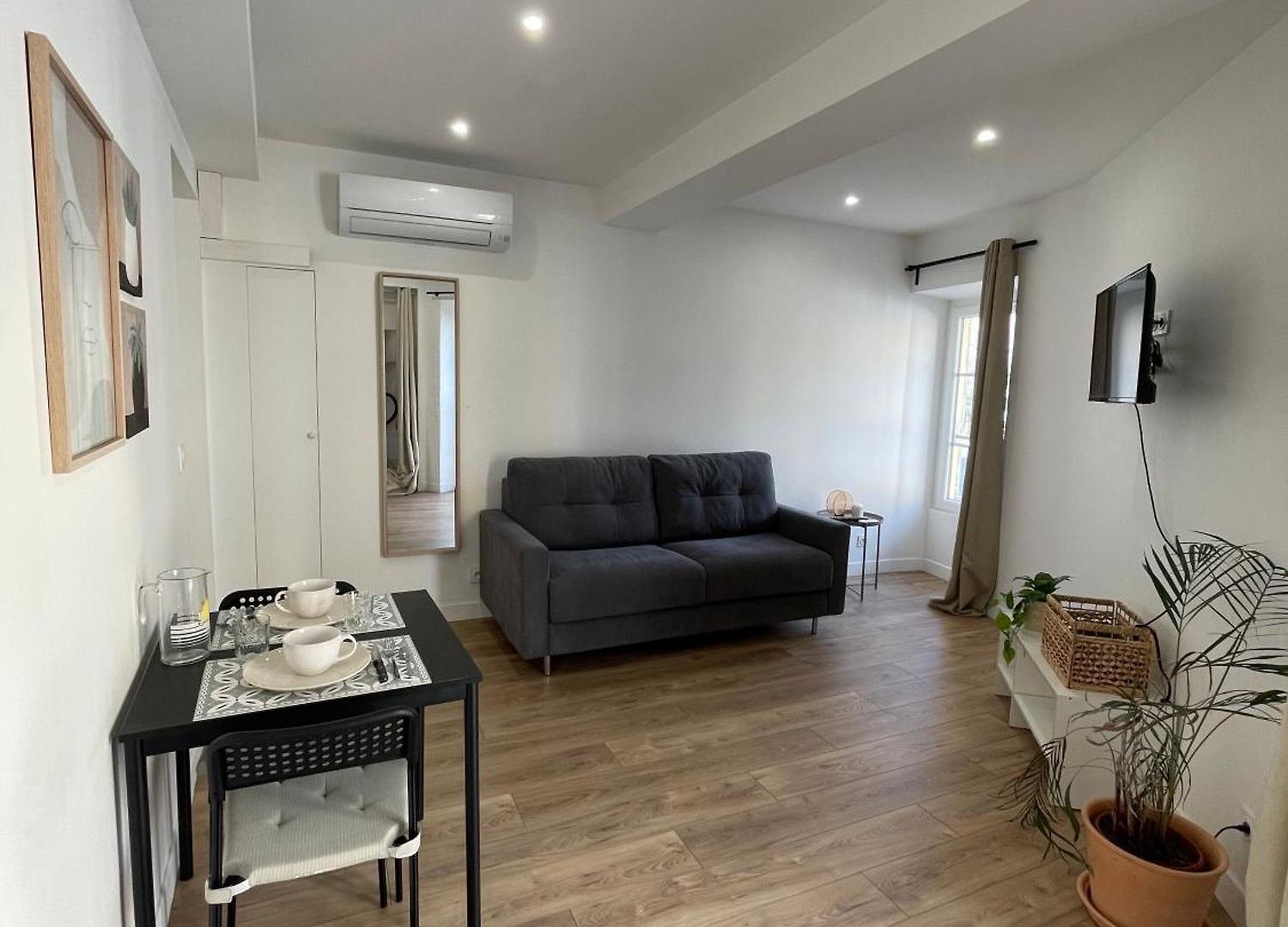 Apartment Joli Place Garibaldi, Vieux-nice, Port Nice