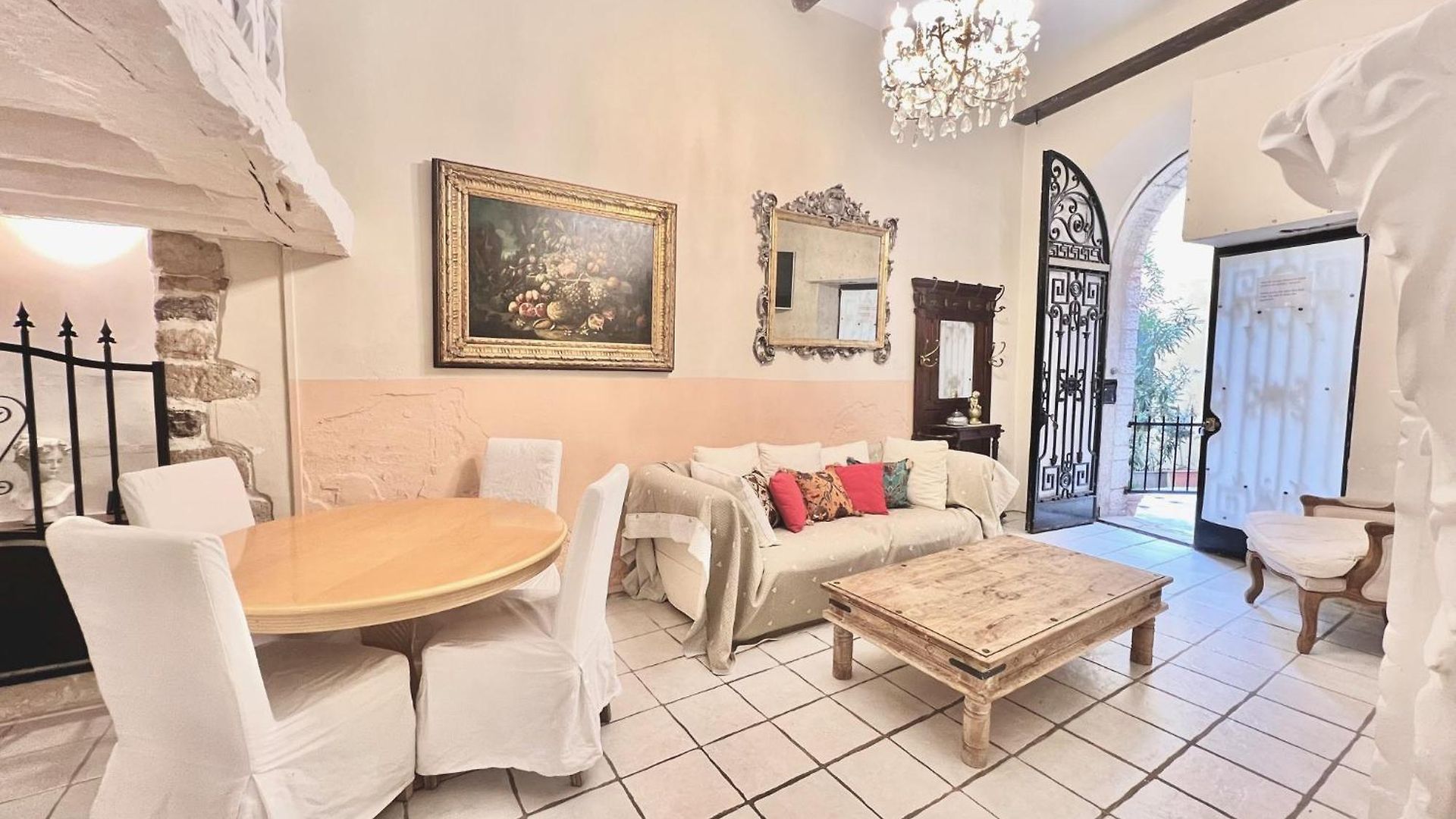Apartment Riviera: Charming 4-room Beachside In Old Town