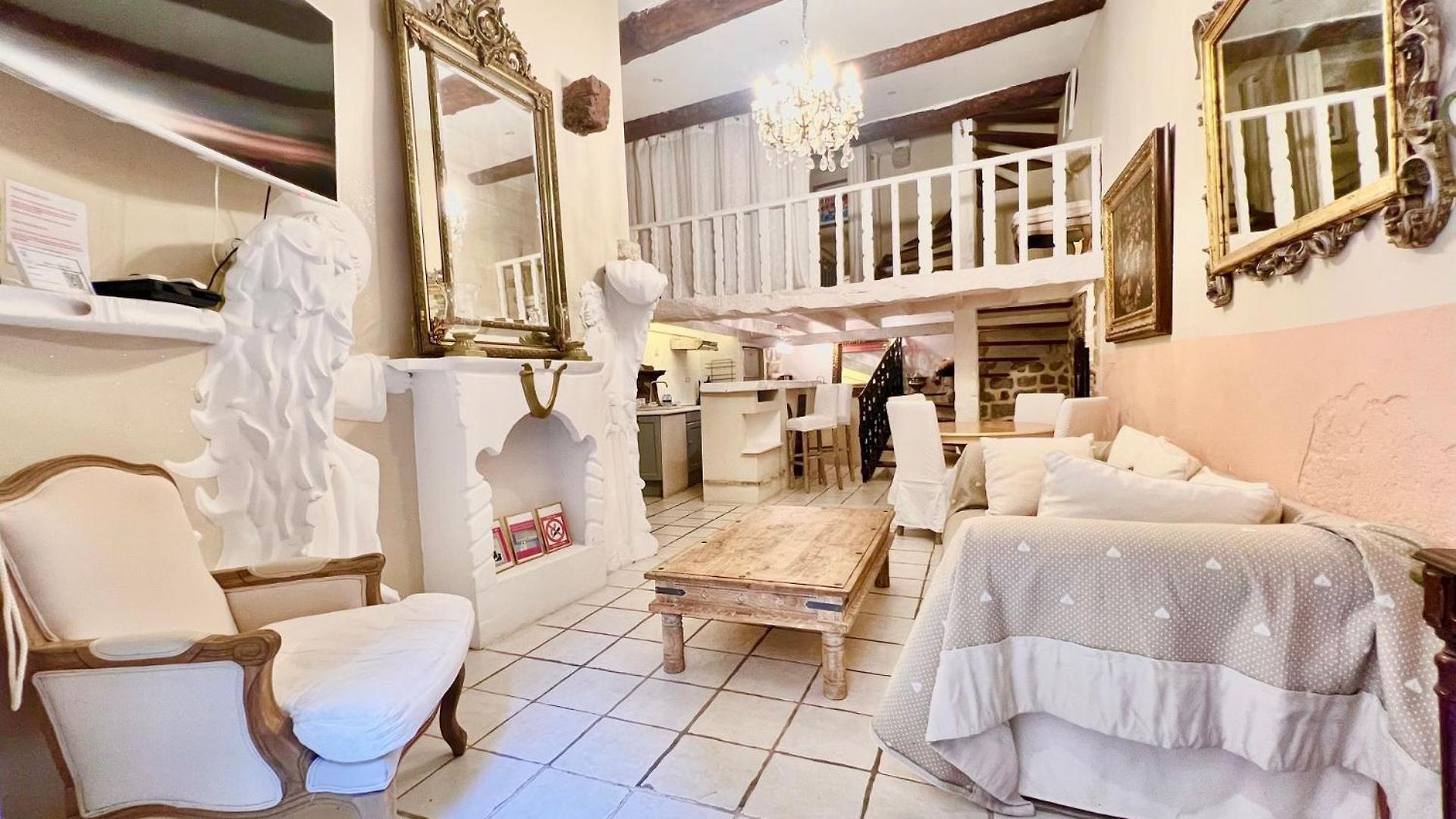 Riviera: Charming 4-room Beachside In Old Town Apartment 3*