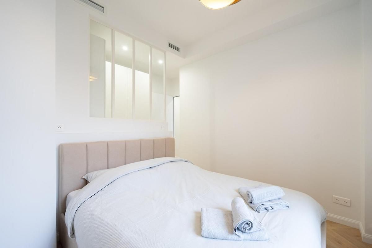 Beautiful 3 Rooms, Carre D 'or Apartment