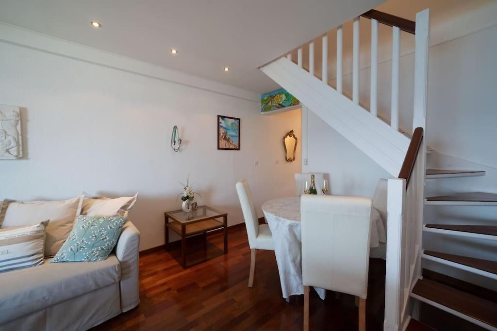 La Prom - A Two Bedroom With A Sea View *