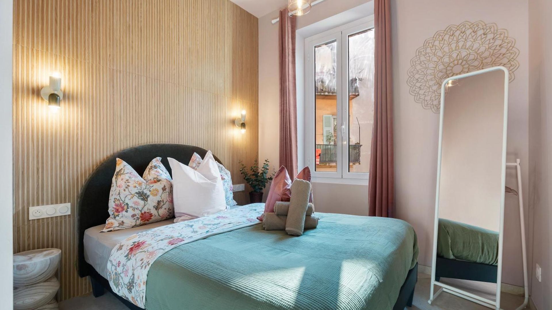 Apartment Renting - 8bonaparte - Architect Loft Luxury 4 Bedrooms View Place Du Pin