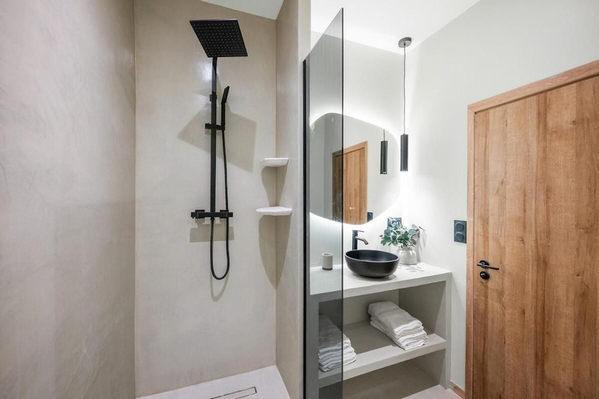 Beautiful Apartment, Old