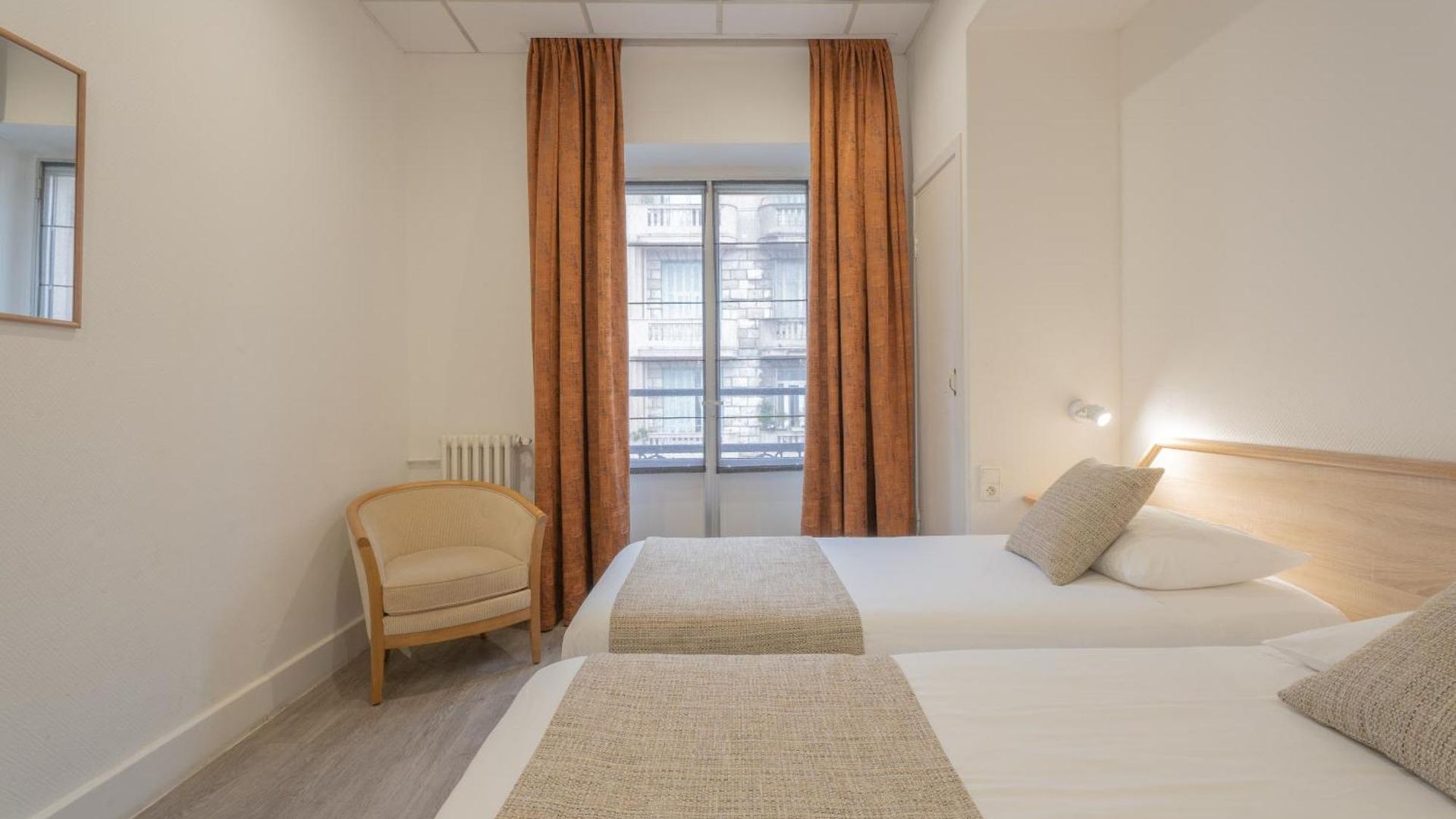 Hotel Busby 3*