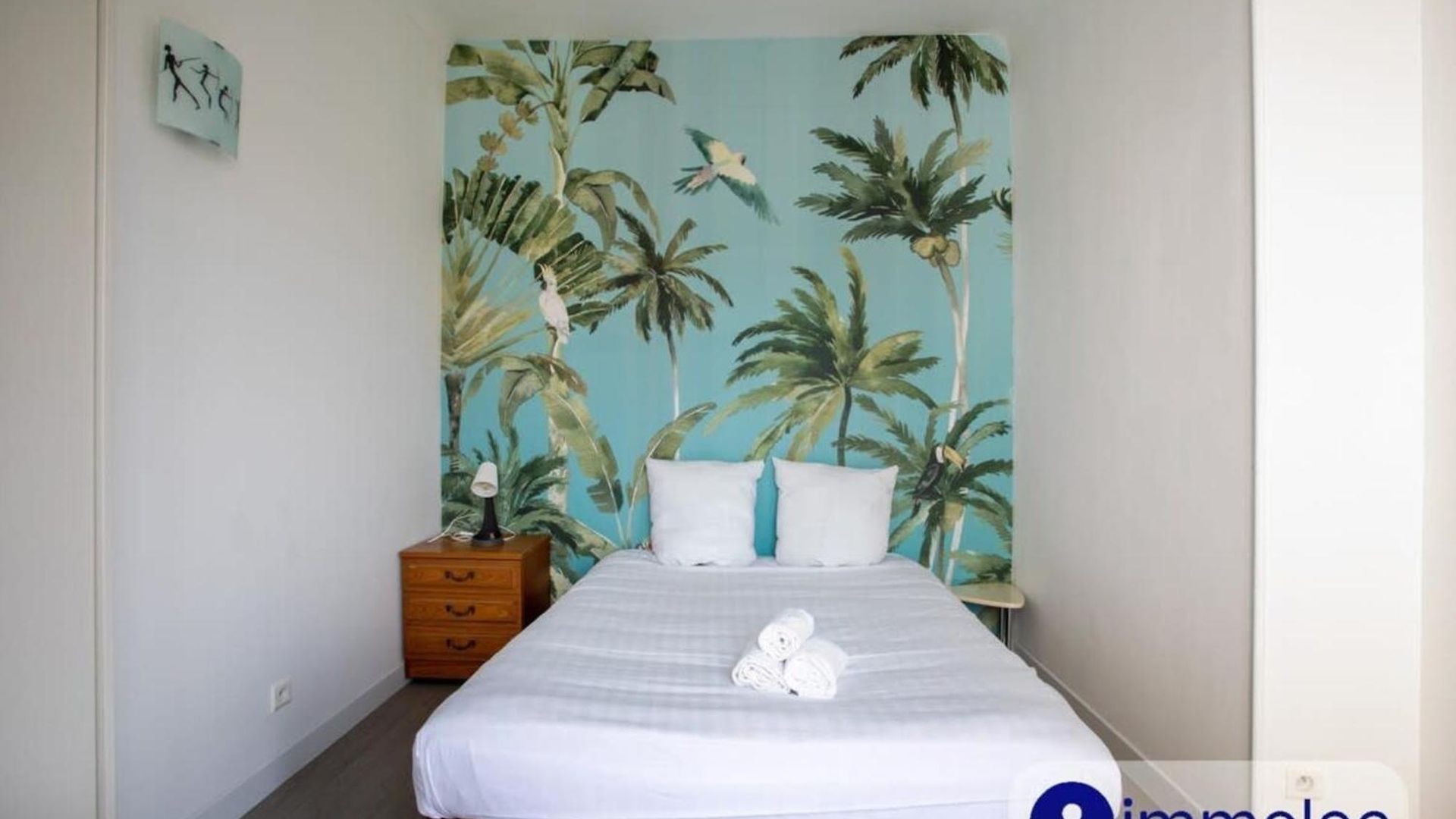 Near Station And Shops Apartment *