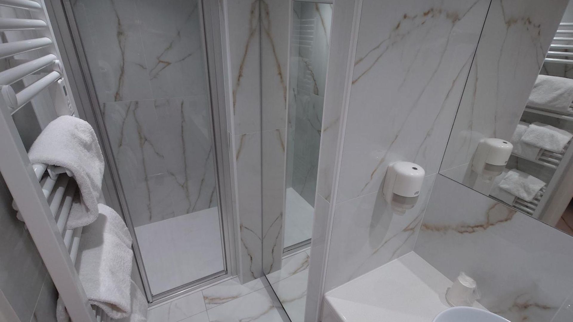 Club Aparthotel 4*