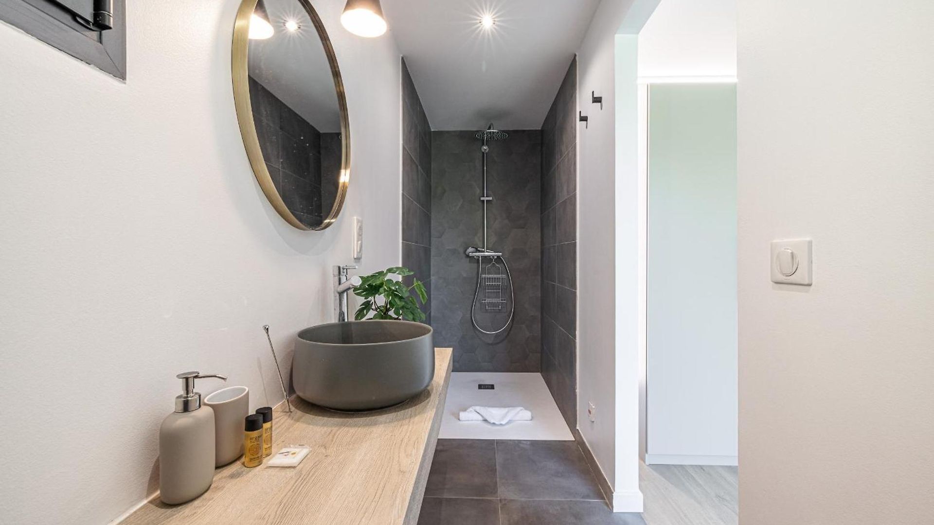 Cremat - Contemporaine - Piscine - Climatisation *