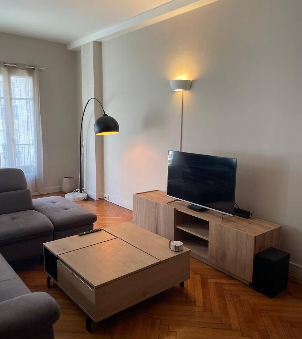 Cozy Flat In *