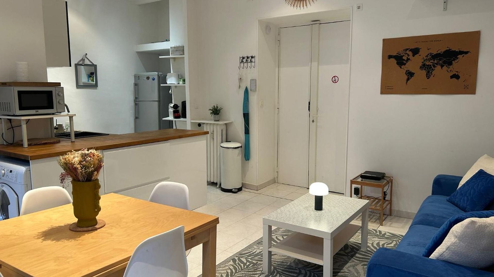 Renting - Grimaldi - Place Heart Of Golden Square - Ac - Fully Equipped