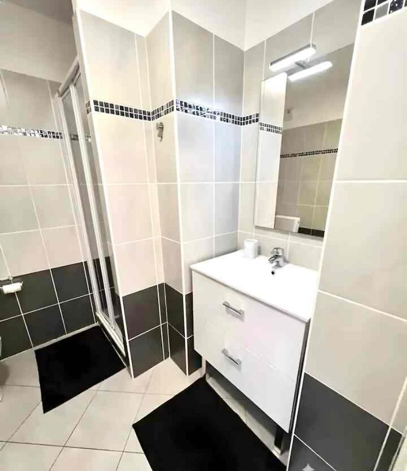 Charming Flat With Sunny Balcony Port De Nice