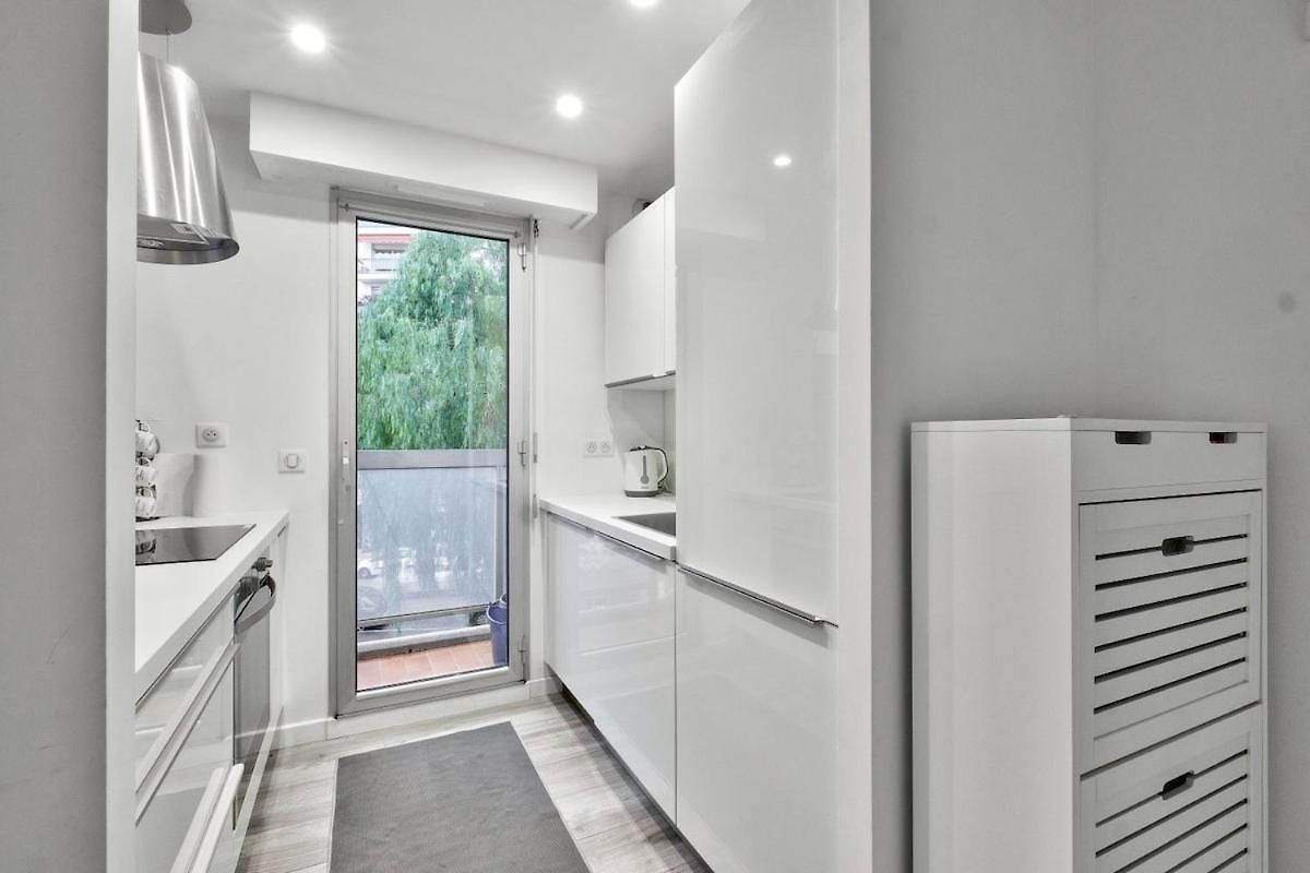 Flat With Balcony 15min From Promenade Des Appartement