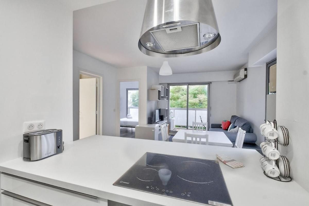 Flat With Balcony 15min From Promenade Des Nice