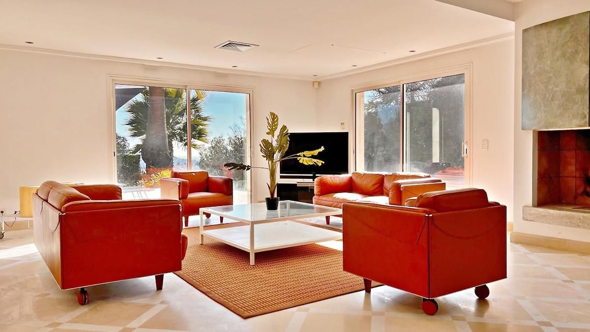 Villa Palm & Sun *