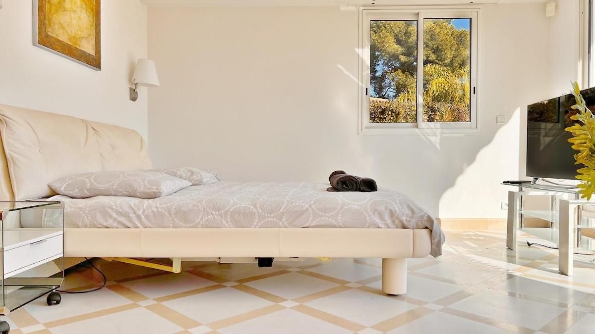 Villa Palm & Sun *