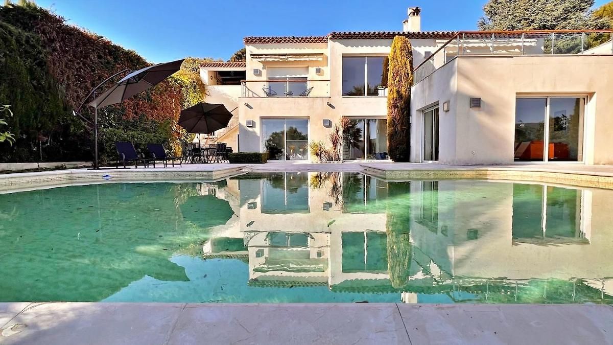 Villa Palm & Sun *